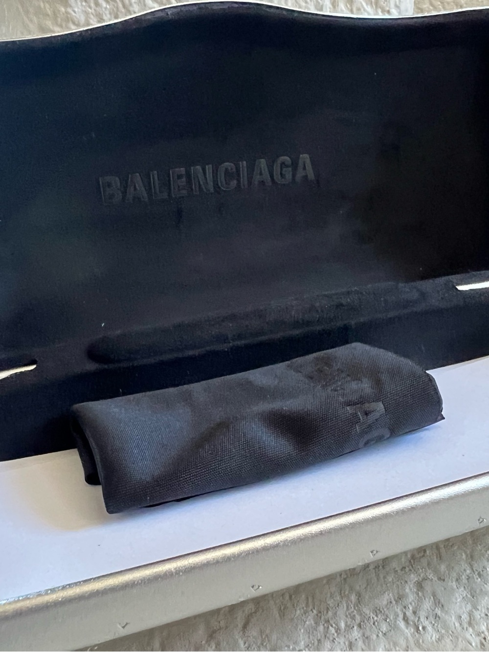 Balenciaga Green Rectangular Sunglasses with Gold BB Logo Accent - Picture 7 of 9